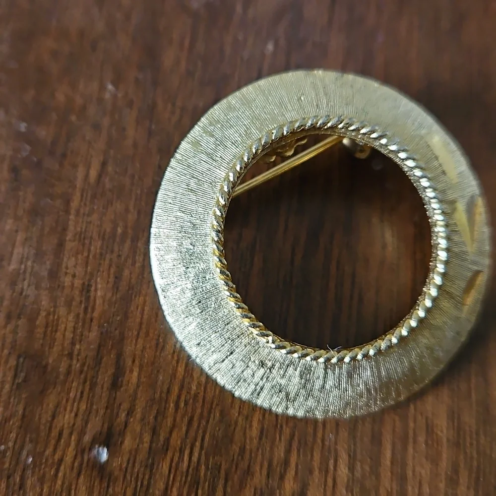 Vintage Circle Gold Tone Brooch